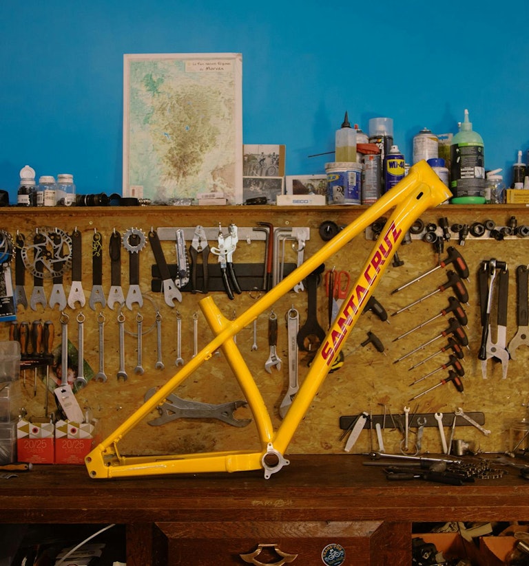 2022 Santa Cruz Bicycles Chameleon 8 yellow and magenta frame