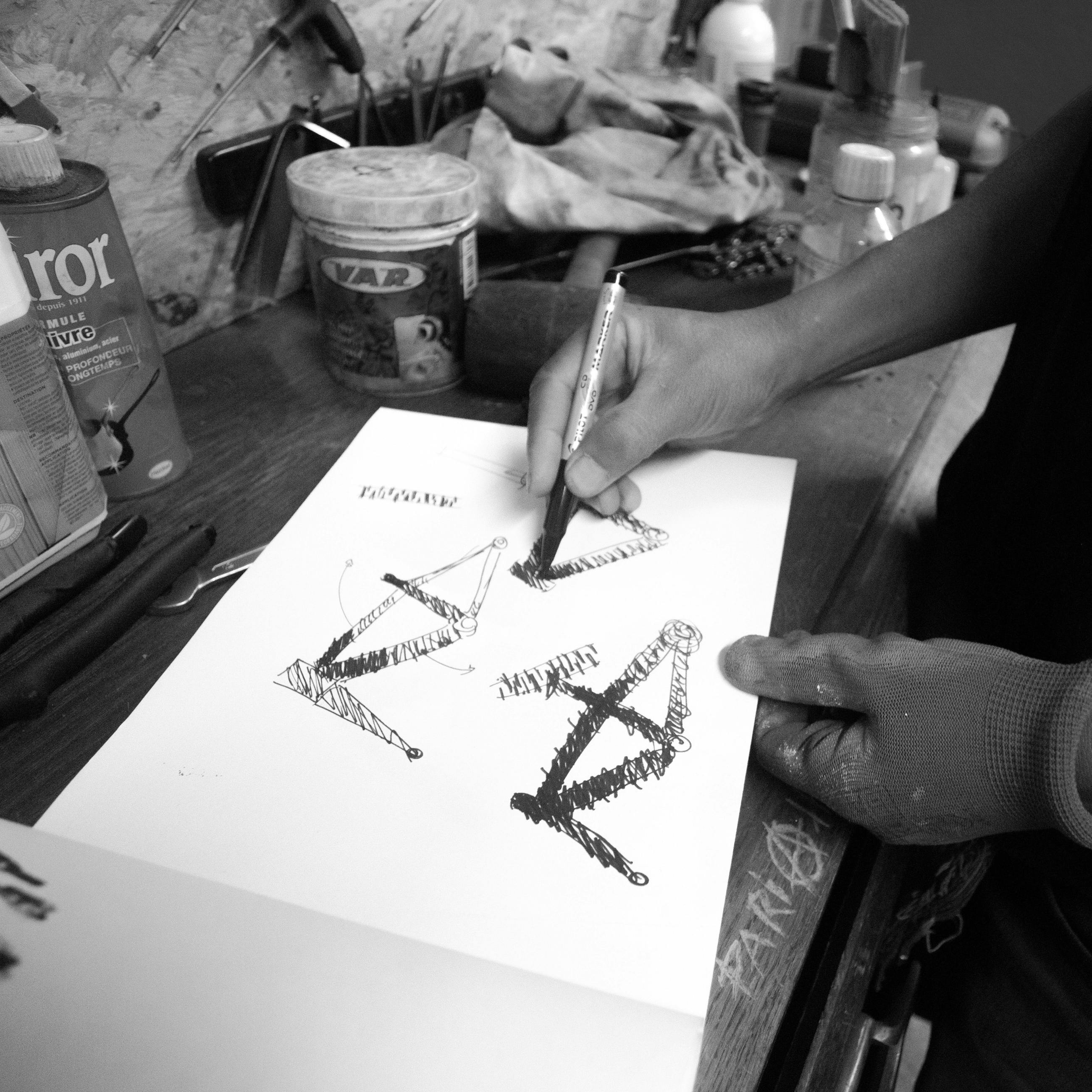 Sketching a Chameleon Frame on Paper