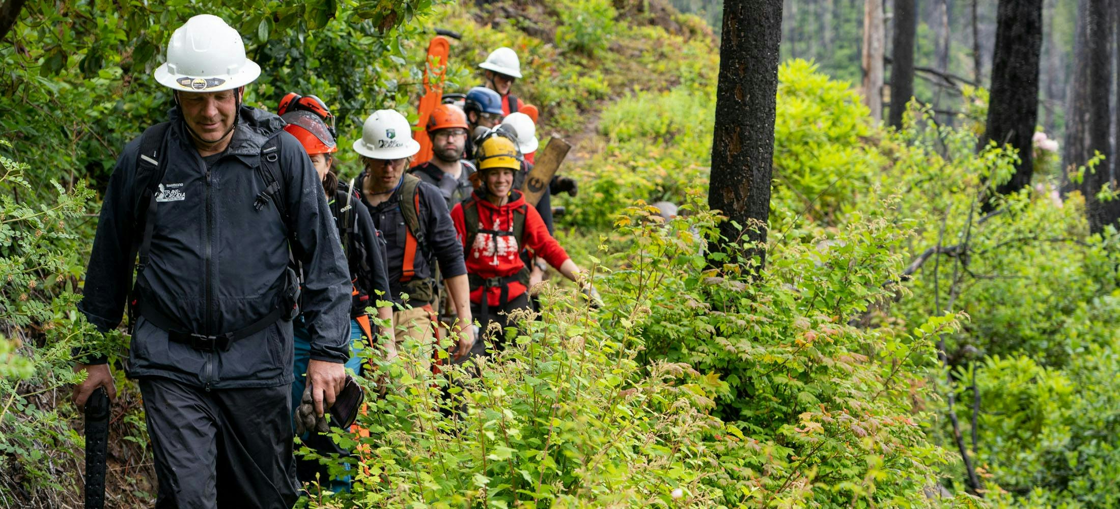 Oregon Trails trailbuilding crew 
